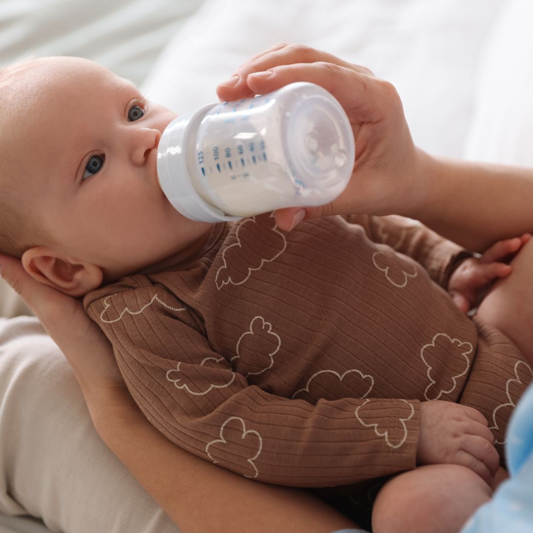 Varnost adaptiranega mleka: kaj morajo starši danes vedeti - Evitas