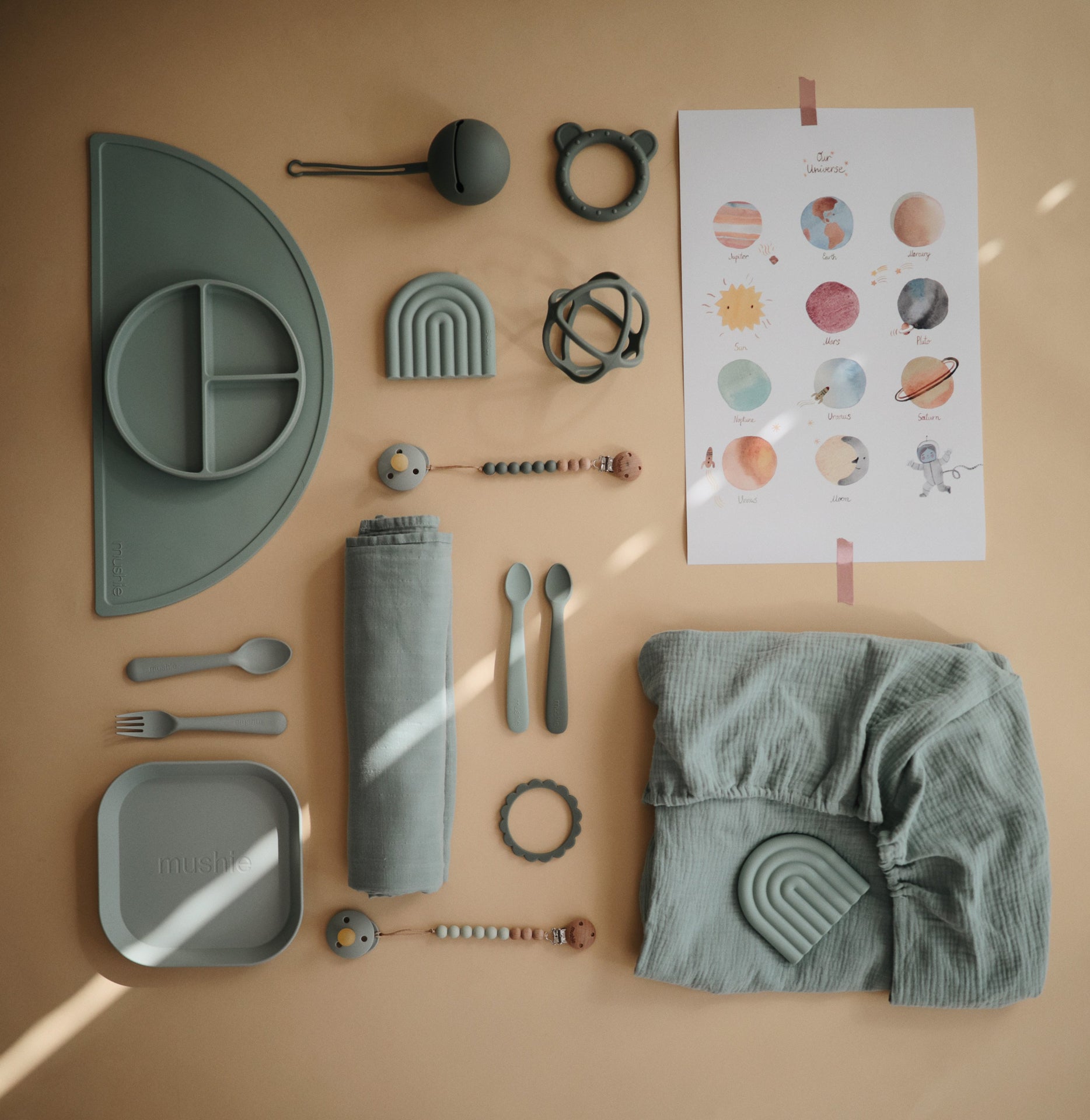 Mushie® Grizalo žogica Shifting Sand Mushie