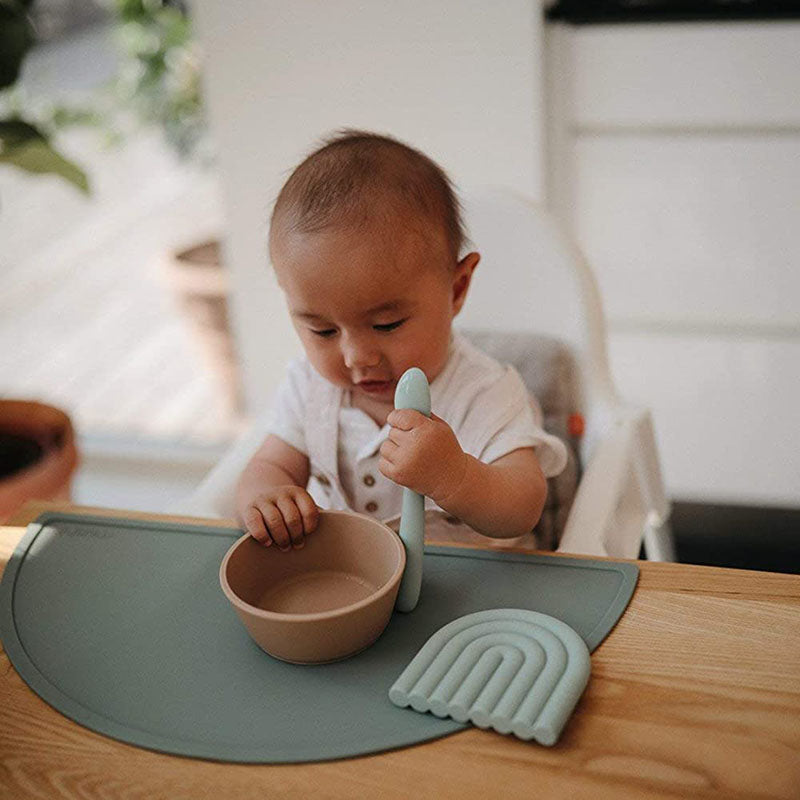 Mushie® Silikonska skledica z vakuumskim dnom Soft Lilac Mushie