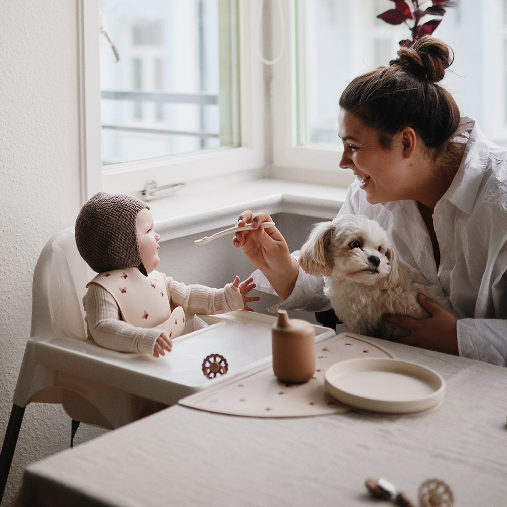 Mushie® Silikonski krožnik z vakumskim dnom Ivory Mushie