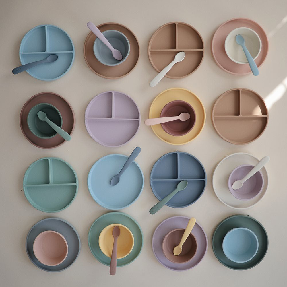 Mushie® Silikonski krožnik z vakumskim dnom Soft Lilac Mushie