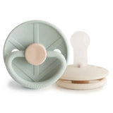 Frigg® Ciuccio in silicone Little Viking Sage/Cream