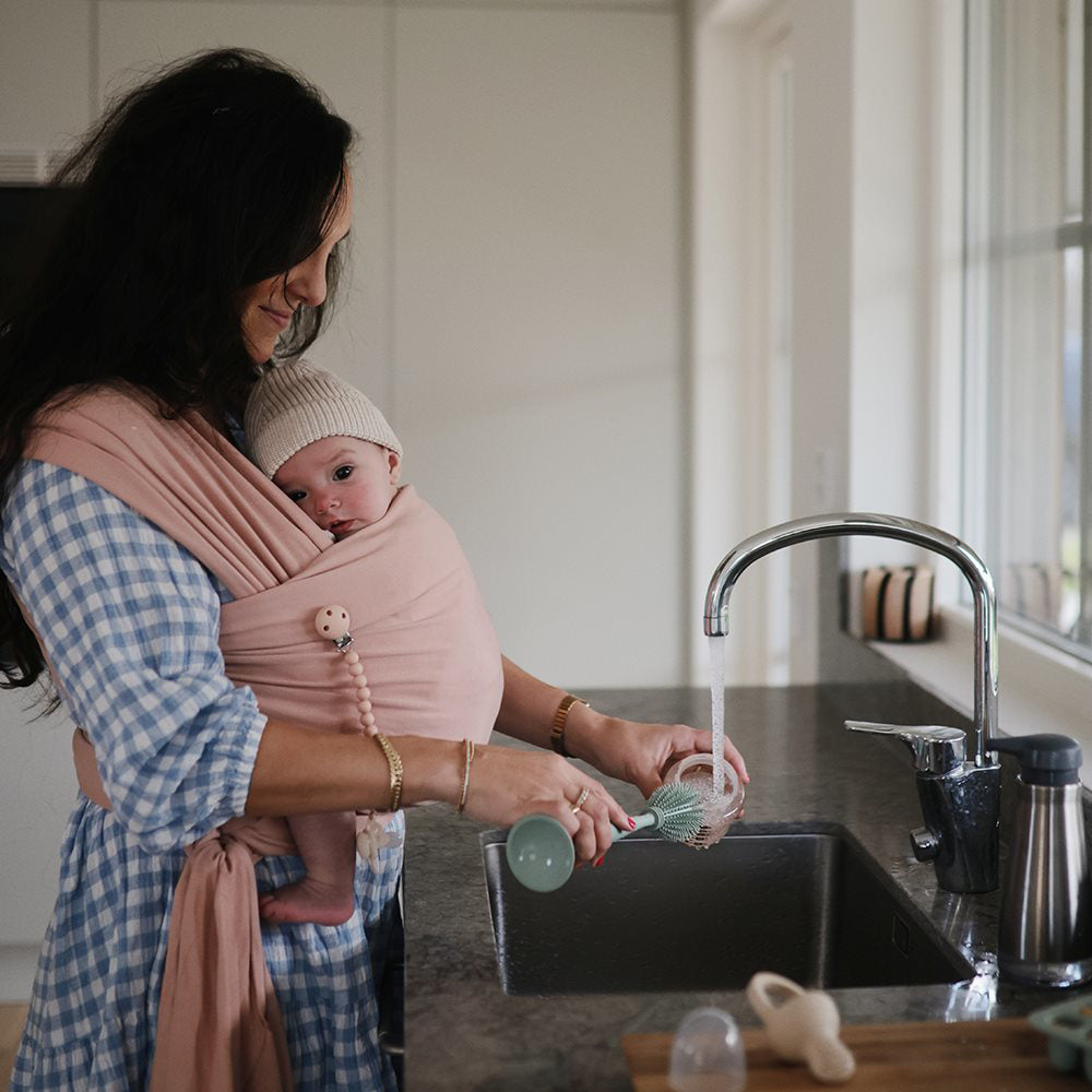 Mushie® Silikonska krtačka za čiščenje Shifting Sand Mushie