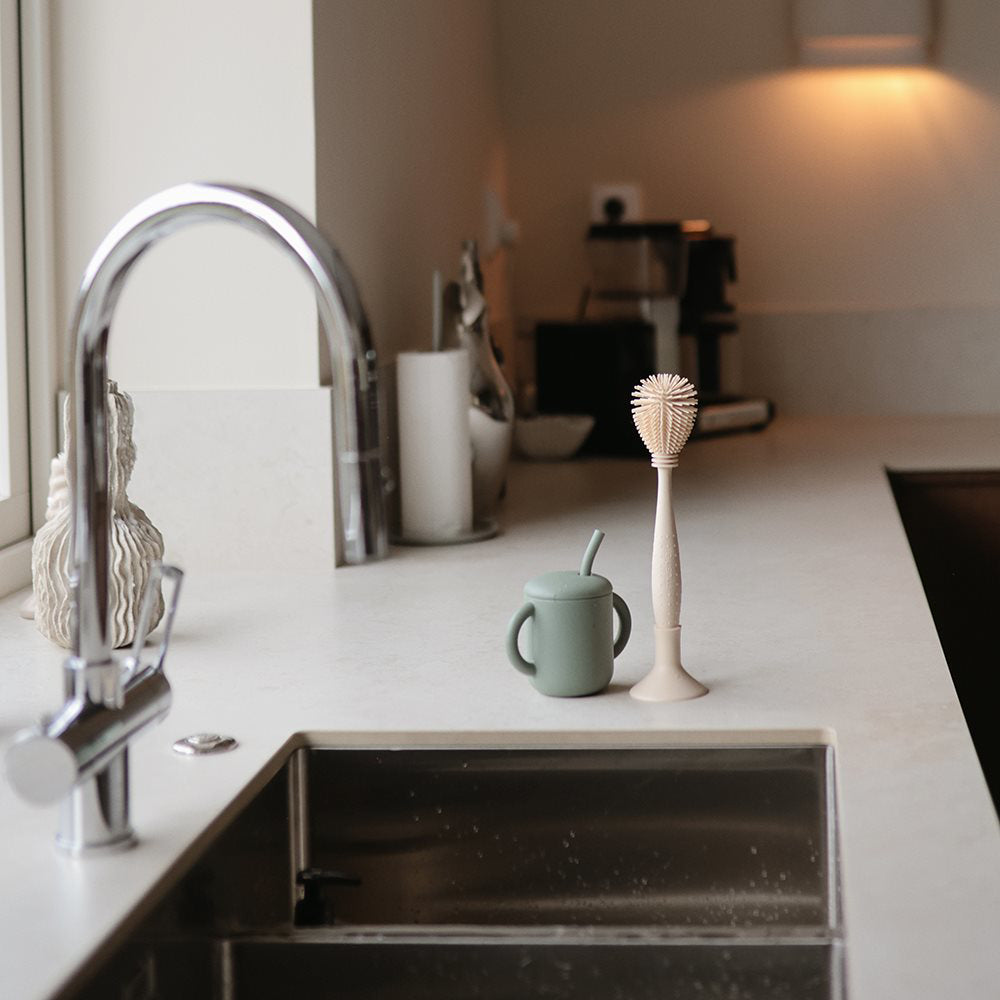 Mushie® Silikonska krtačka za čiščenje Blush Mushie