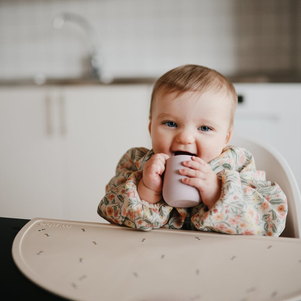 Mushie® Silikonski kozarček MINI Sippy Cup Shifting Sand Mushie