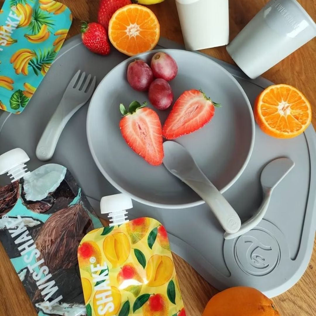 Twistshake® Začetni jedilni pribor (6+m) Pastel Grey Twistshake