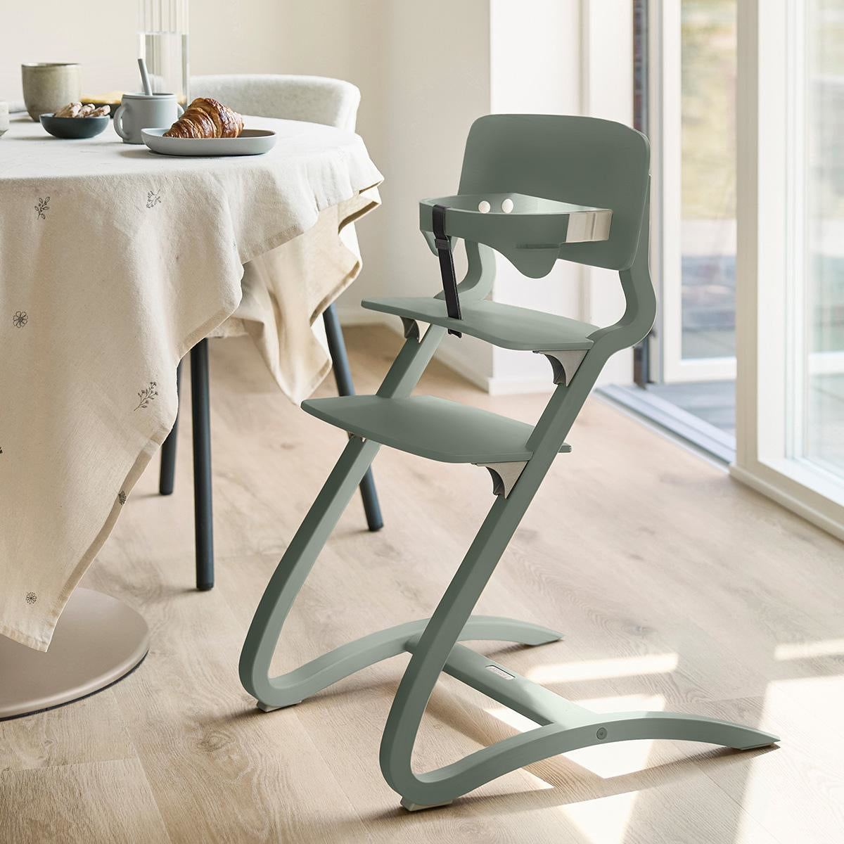 Leander® Otroški stol za hranjenje Louie™ Sage Green Leander