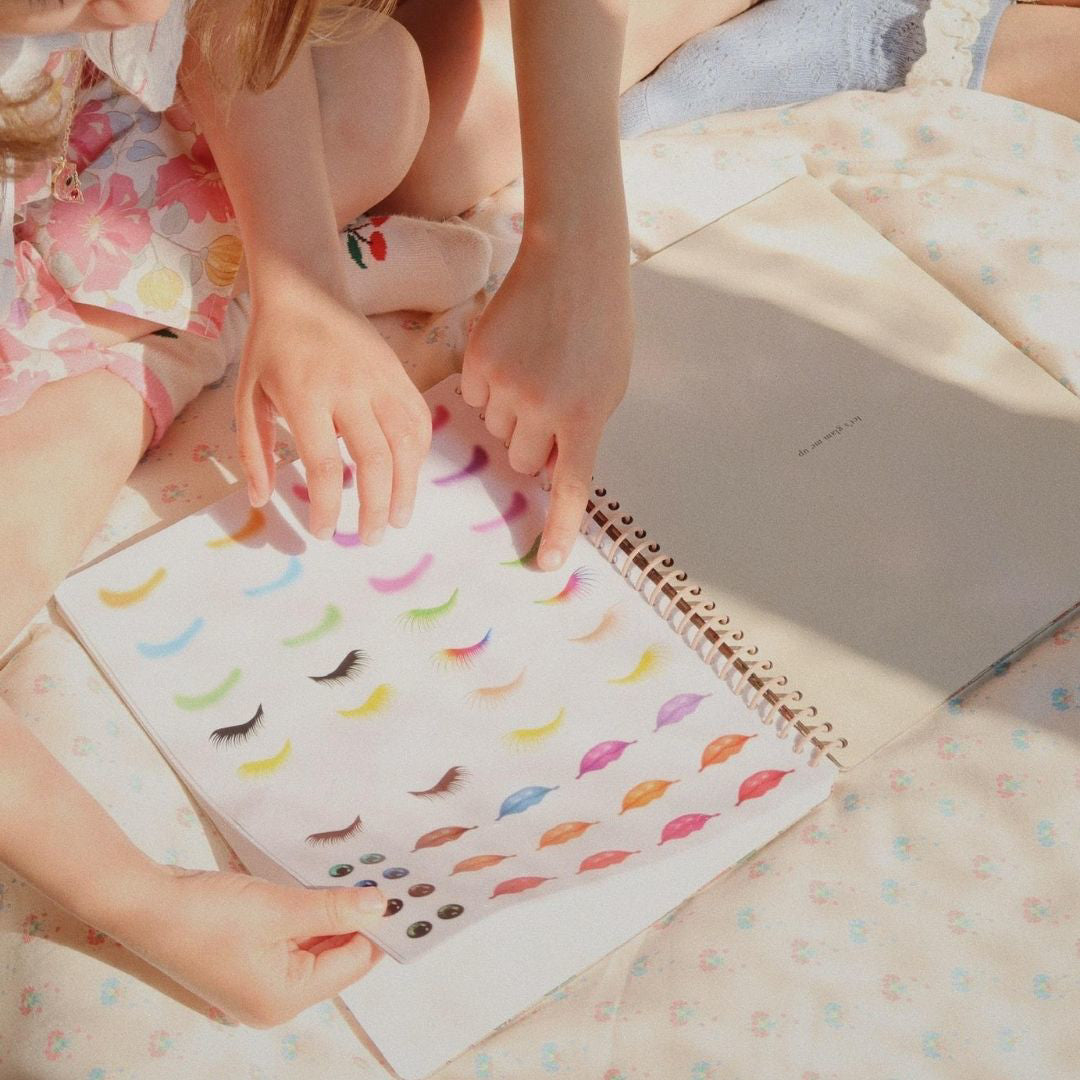 Konges Sløjd® Knjiga z nalepkami Glam Me Up Konges Sløjd