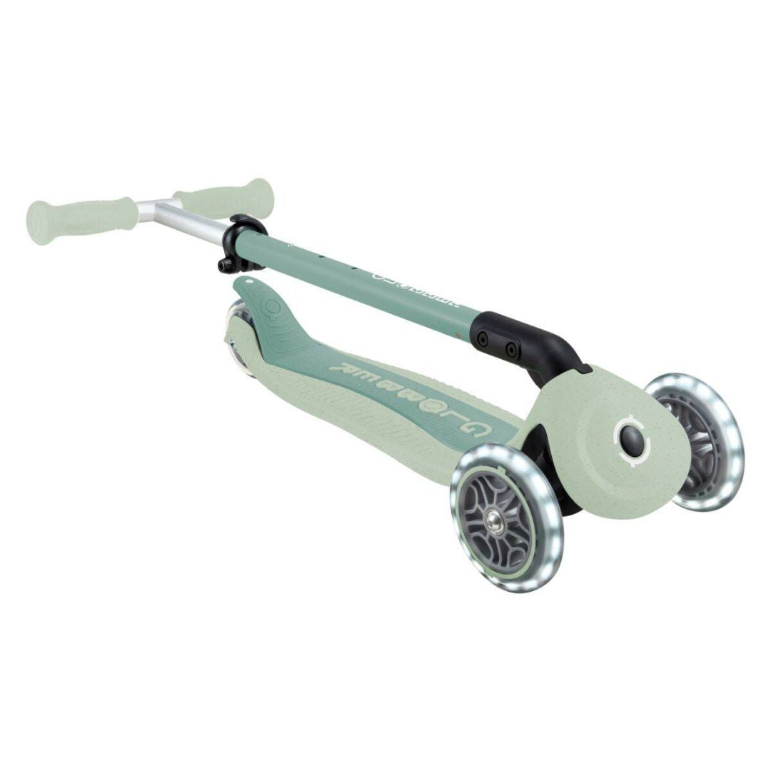 Globber® Zložljivi otroški skiro GO UP Active ECO s svetlečimi kolesi Pistachio Globber