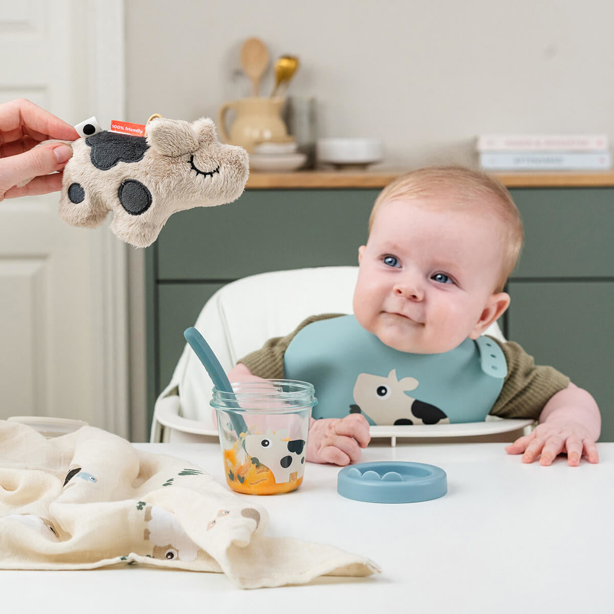 Done by Deer® Set 2 posodic za prigrizke Tiny Farm Blue Done by Deer