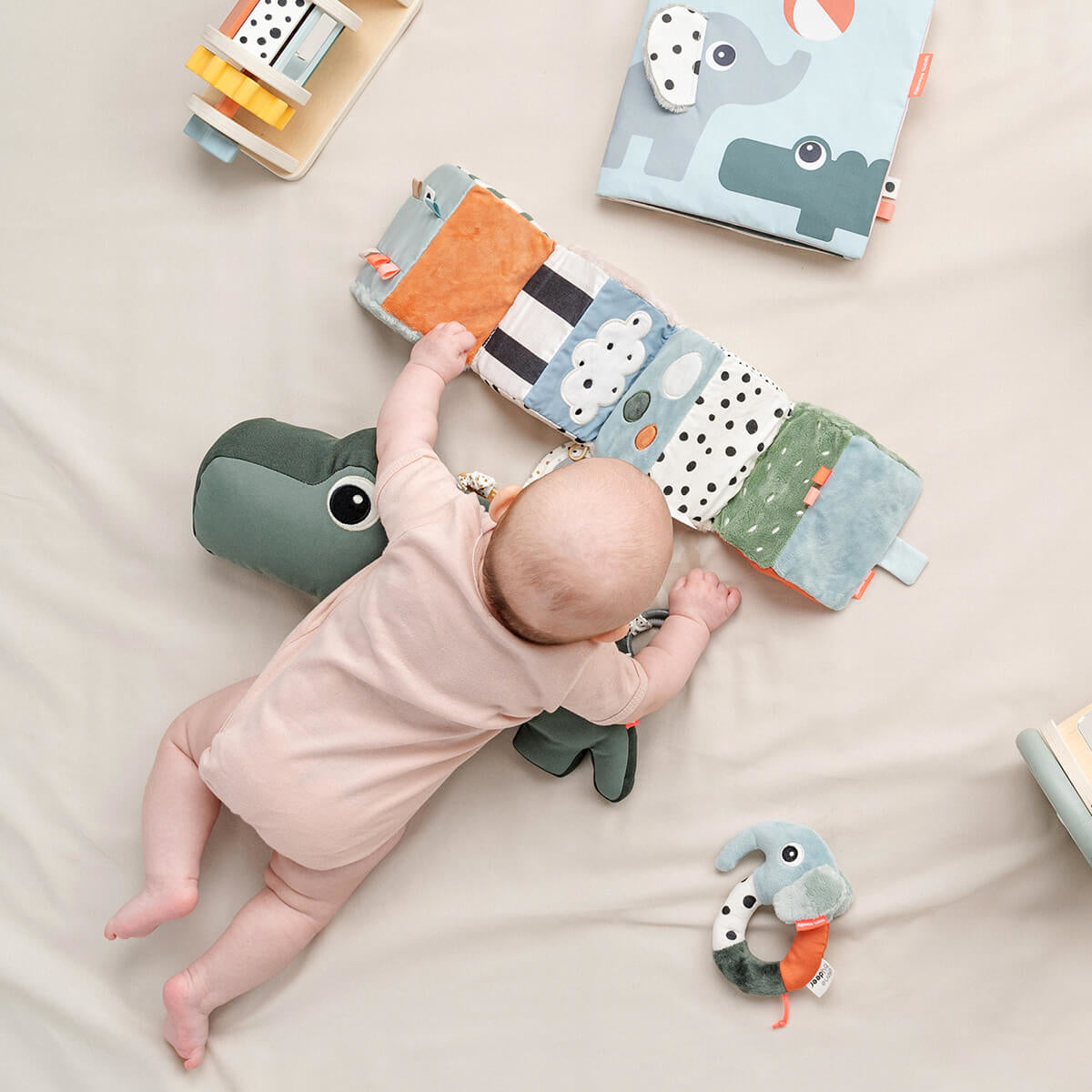 Done by Deer® Zložljiva raziskovalna kocka Deer Friends Done by Deer