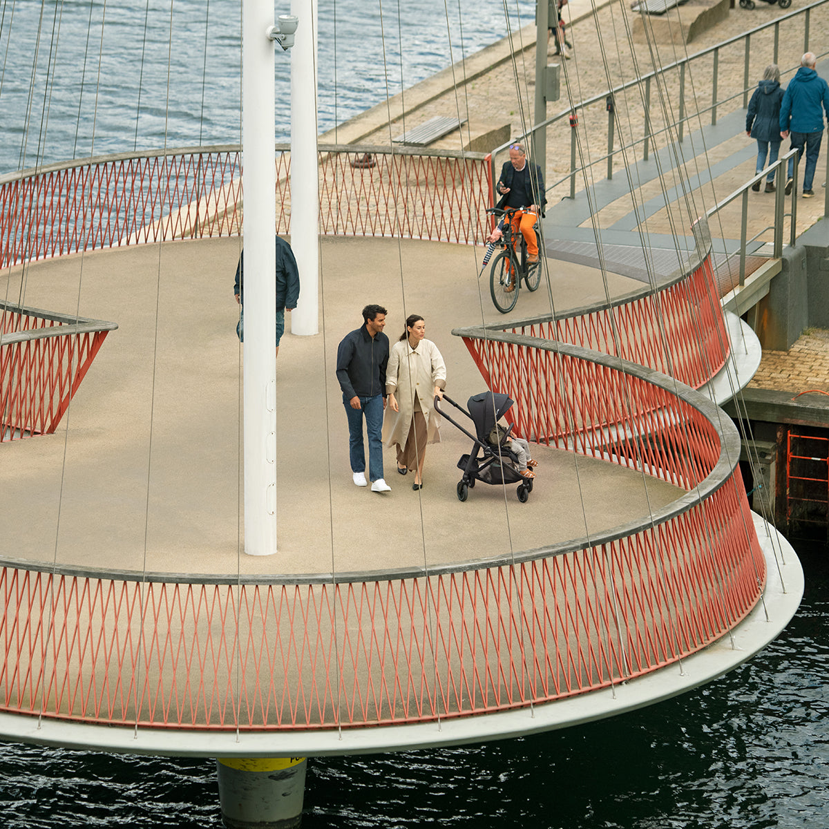 Nuna® Otroški voziček Swiv™ Biscotti Nuna