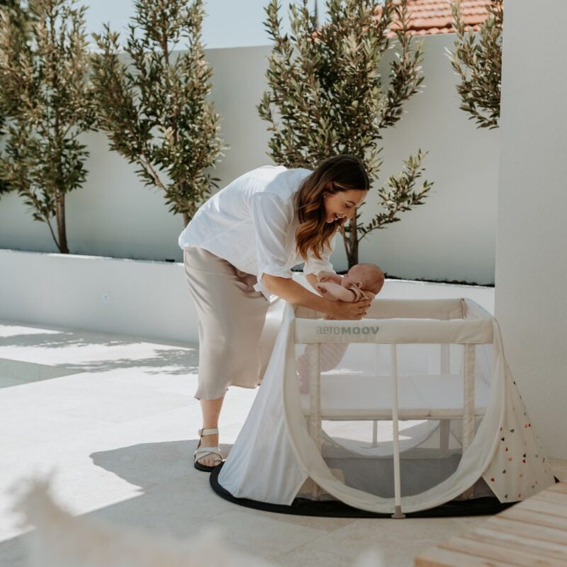 AeroMoov® Prenosna posteljica Confetti Hearts AeroMoov