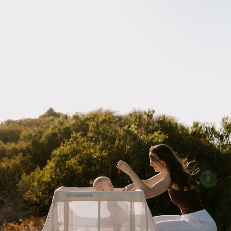 AeroMoov® Prenosna posteljica Confetti Hearts AeroMoov