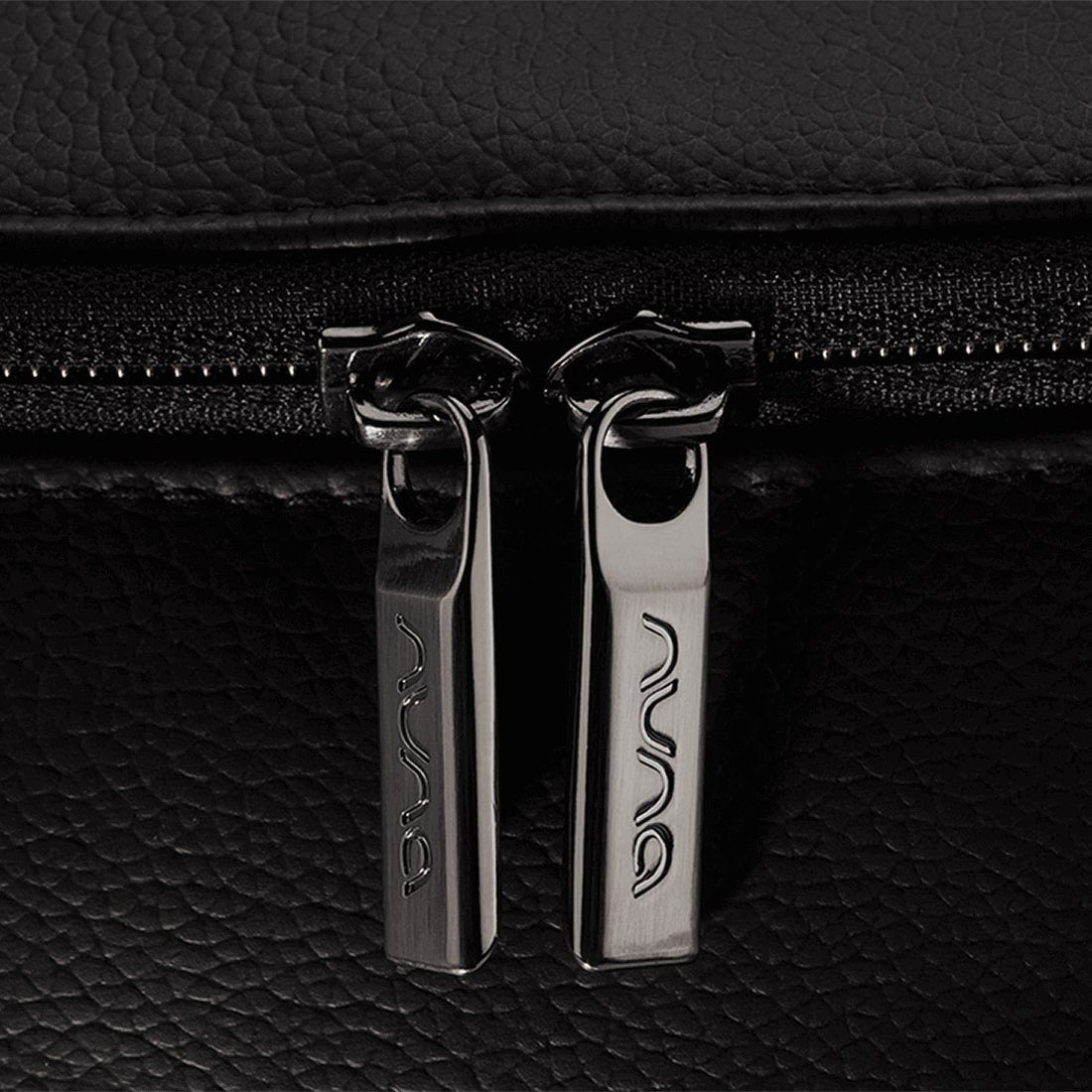 Nuna® Previjalni nahrbtnik Caviar Nuna