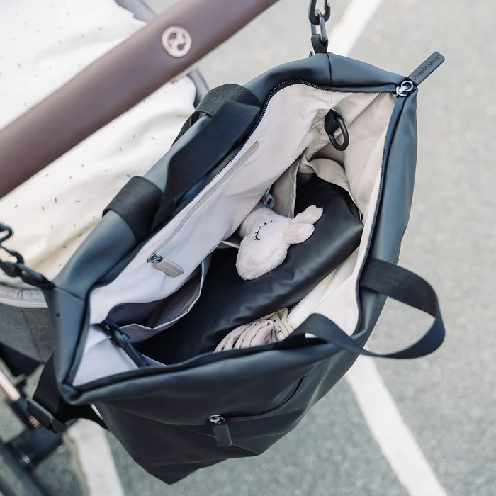 Done by Deer® Previjalni nahrbtnik Black Done by Deer