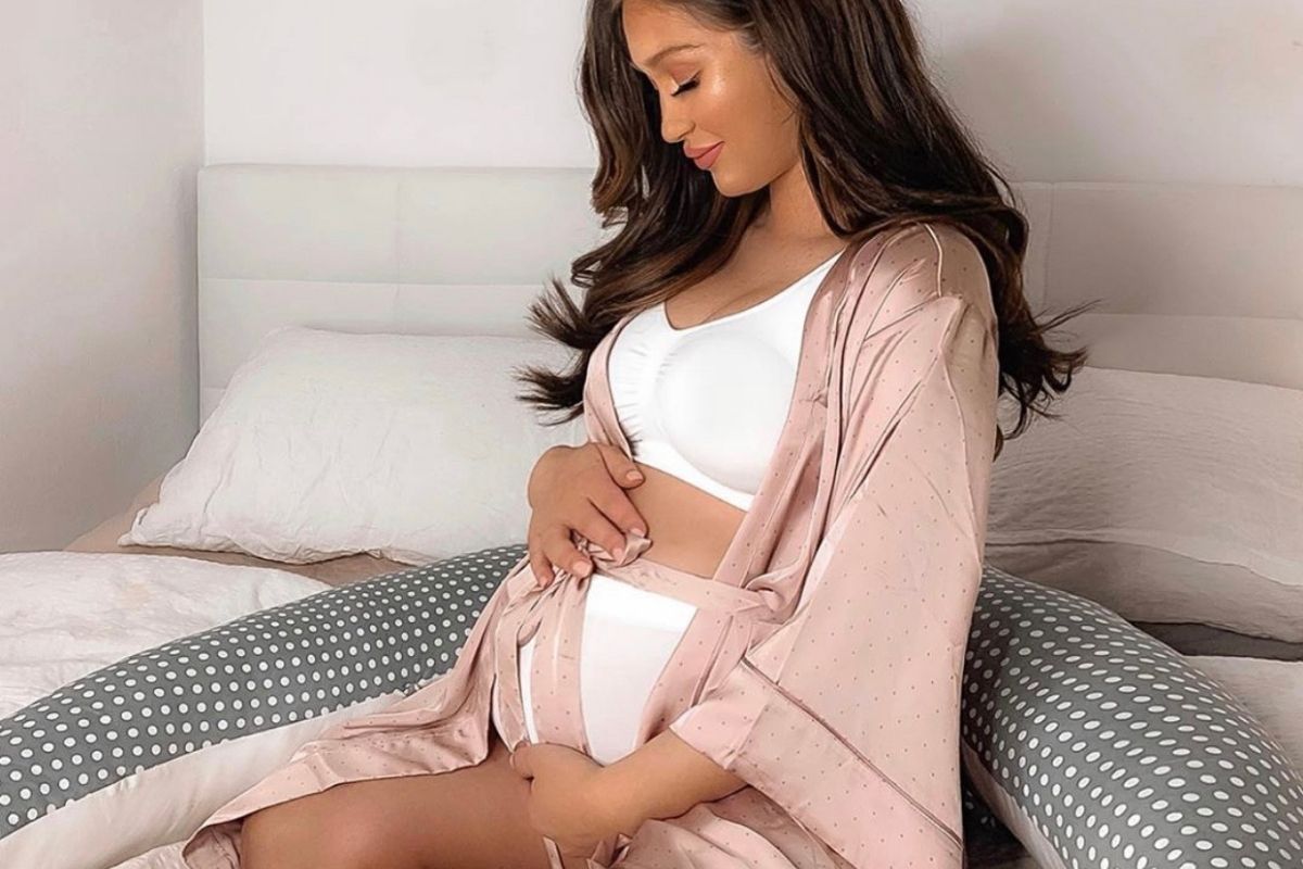 Kako blazina za nosečnice Koala Babycare Hug spremeni tvoj spanec in udobje med nosečnostjo?