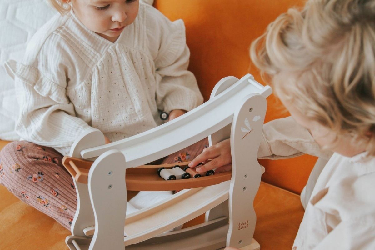 Montessori igrače po starosti: vodnik od 0 do 3 let