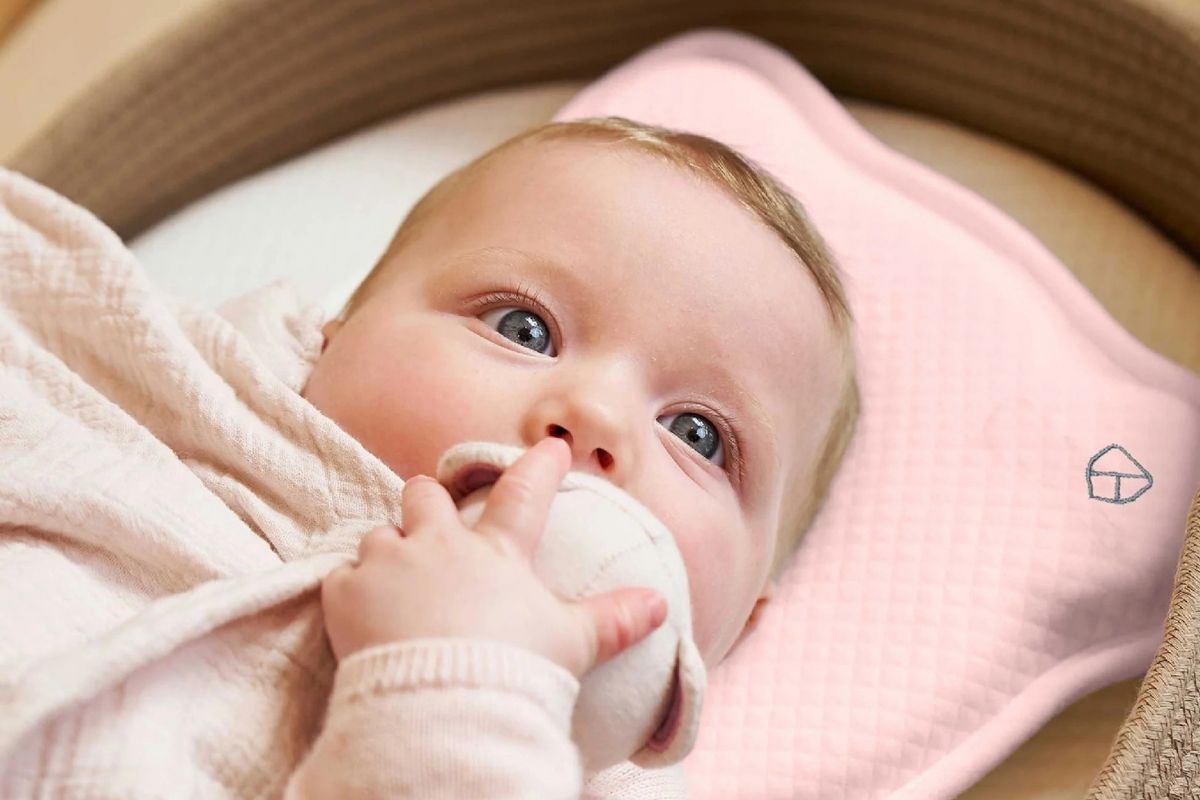 Zaležana glavica pri dojenčku: preprečevanje in kdaj k pediatru