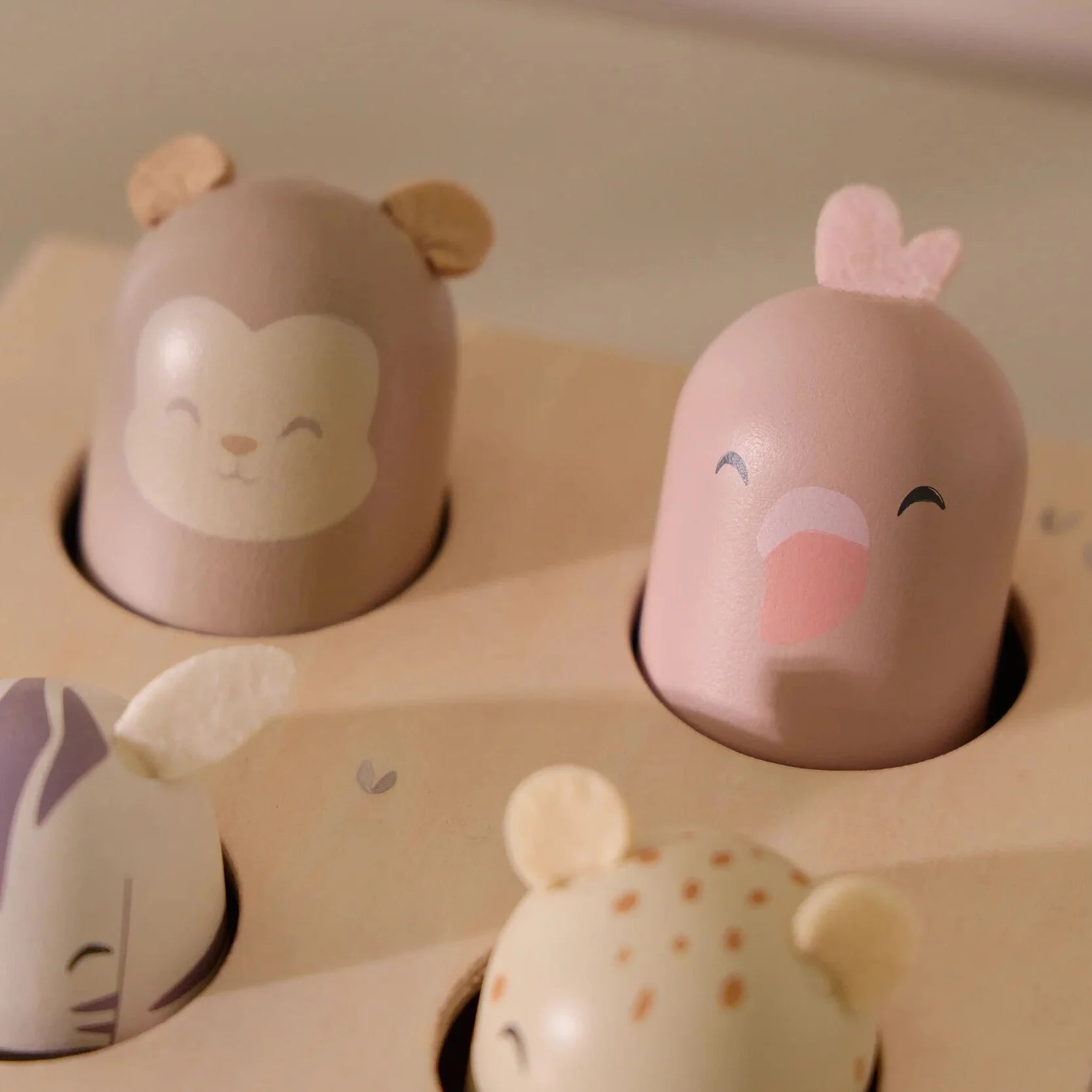Little Dutch® "Pop up" drvena igračka Safari Friends – slika 4