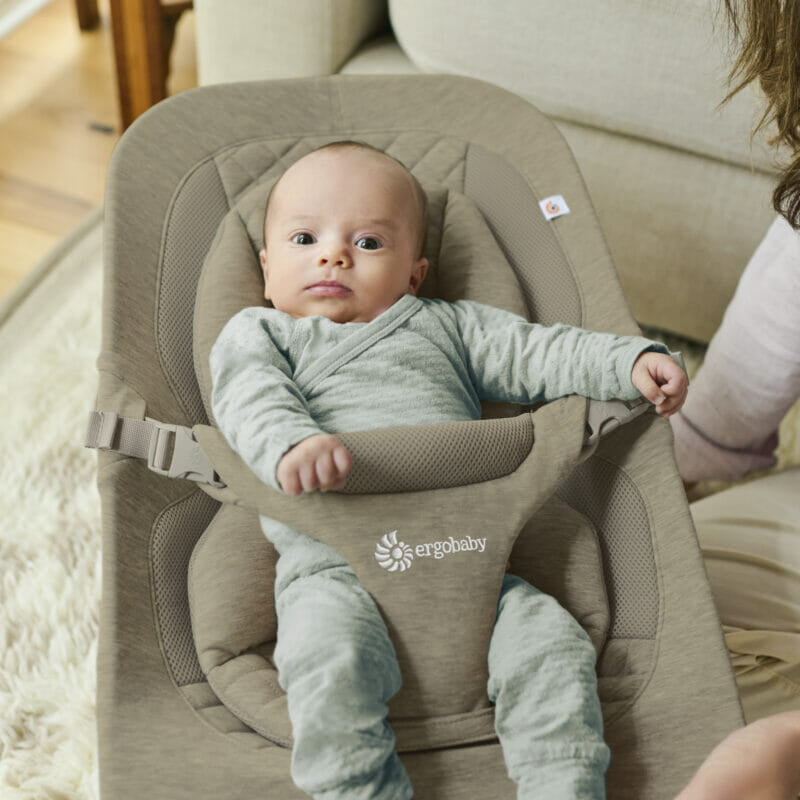 Ergobaby® Evolve ležalnik 3v1 Soft Olive Ergobaby
