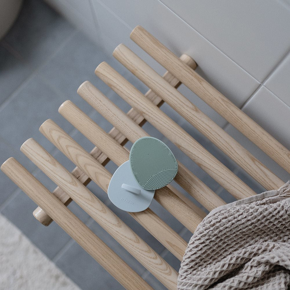 Mushie® Silikonska krtača za odstranjevanje lusk 2 kosa Tradewinds/Periwinkle Mushie