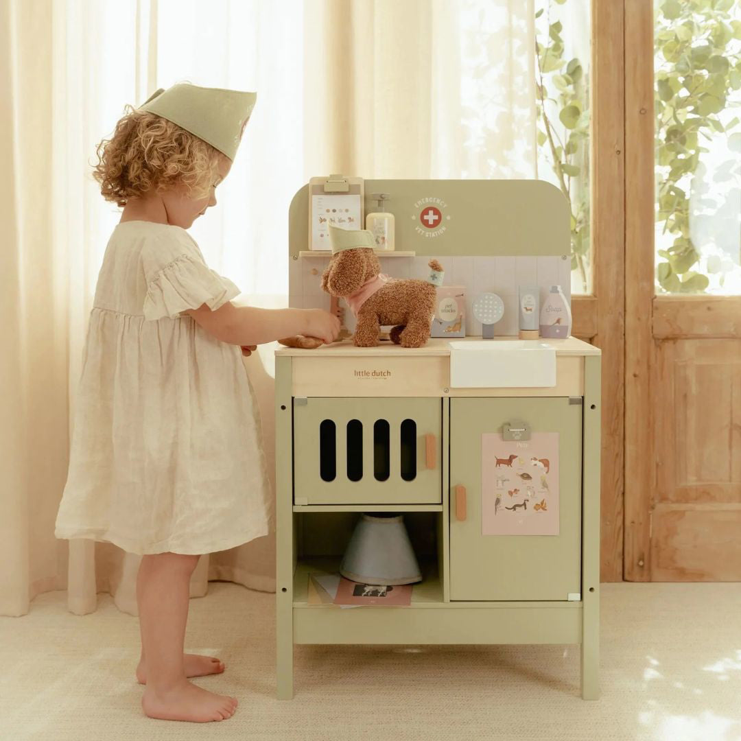 Little Dutch® Otroška lesena veterinarska ordinacija Little Dutch