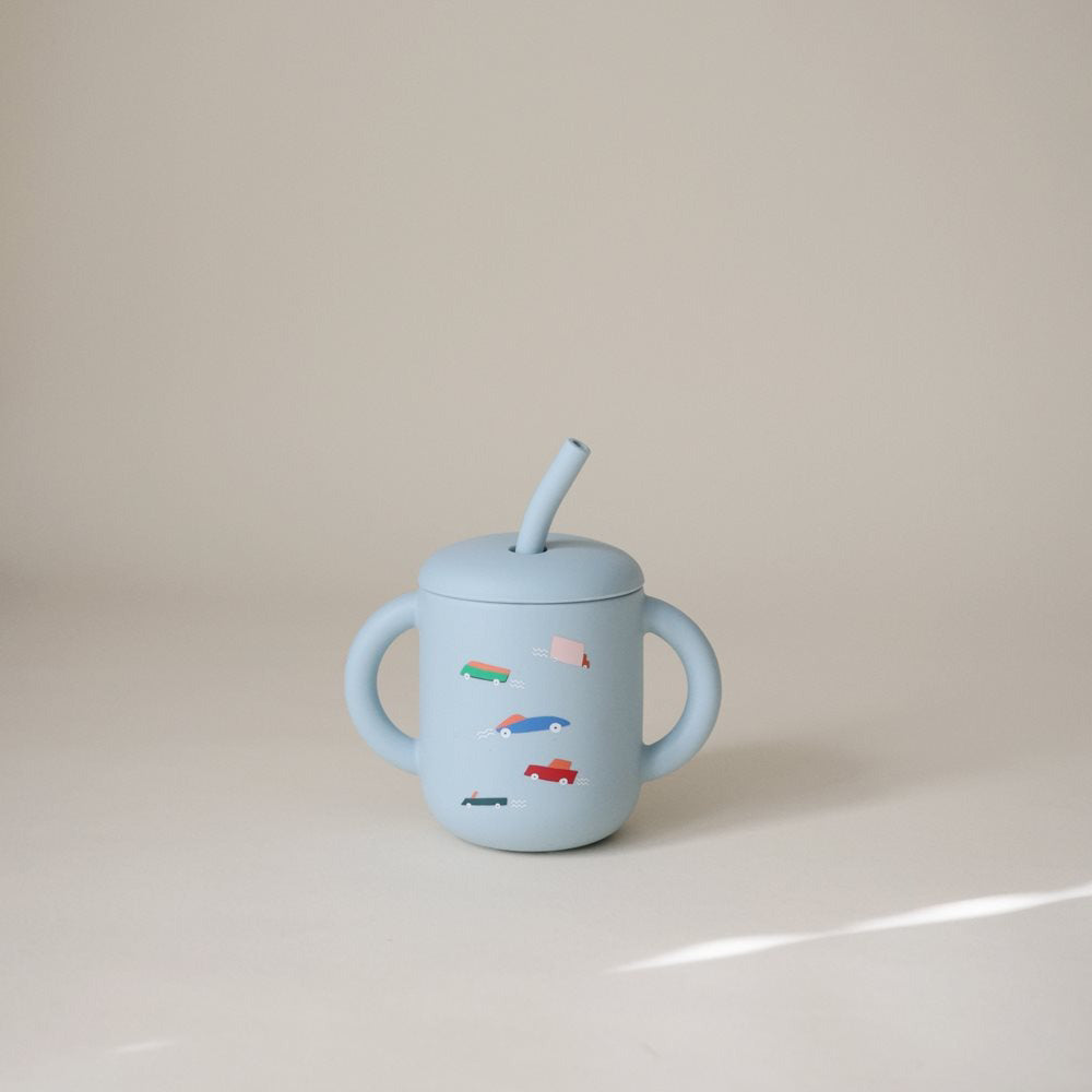 Mushie® Silikonski kozarček s slamico Retro Cars Mushie