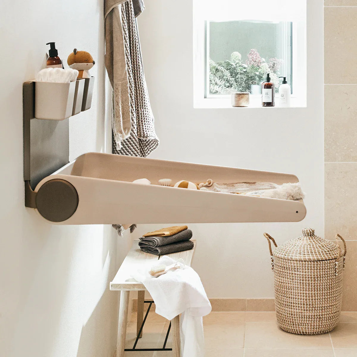 Leander® Stenska previjalna postaja Wally ™ Cappucino Leander