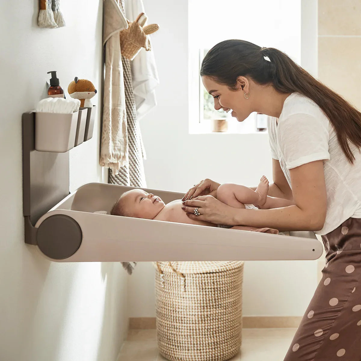 Leander® Stenska previjalna postaja Wally ™ Cappucino Leander