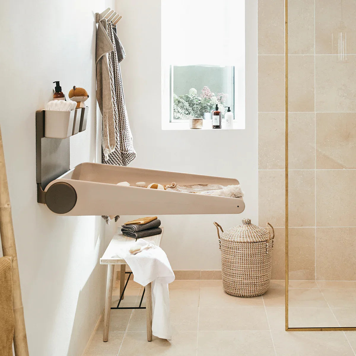 Leander® Stenska previjalna postaja Wally ™ Cappucino Leander