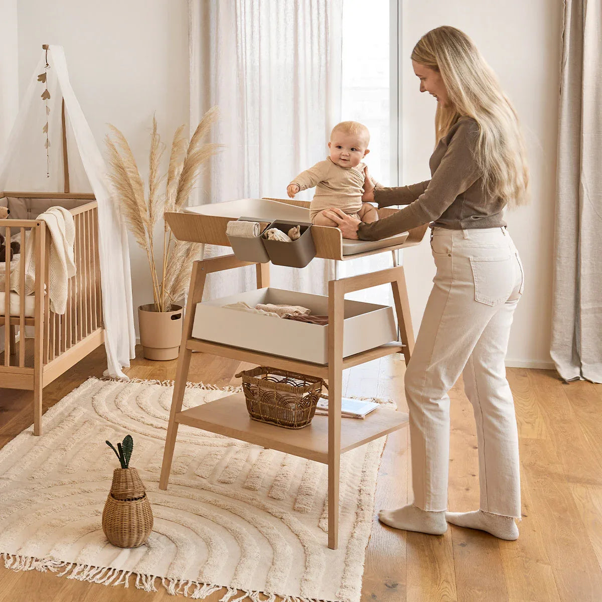 Leander® Otroška previjalna miza Linea™ s podlogo Bukev (Beech) Leander