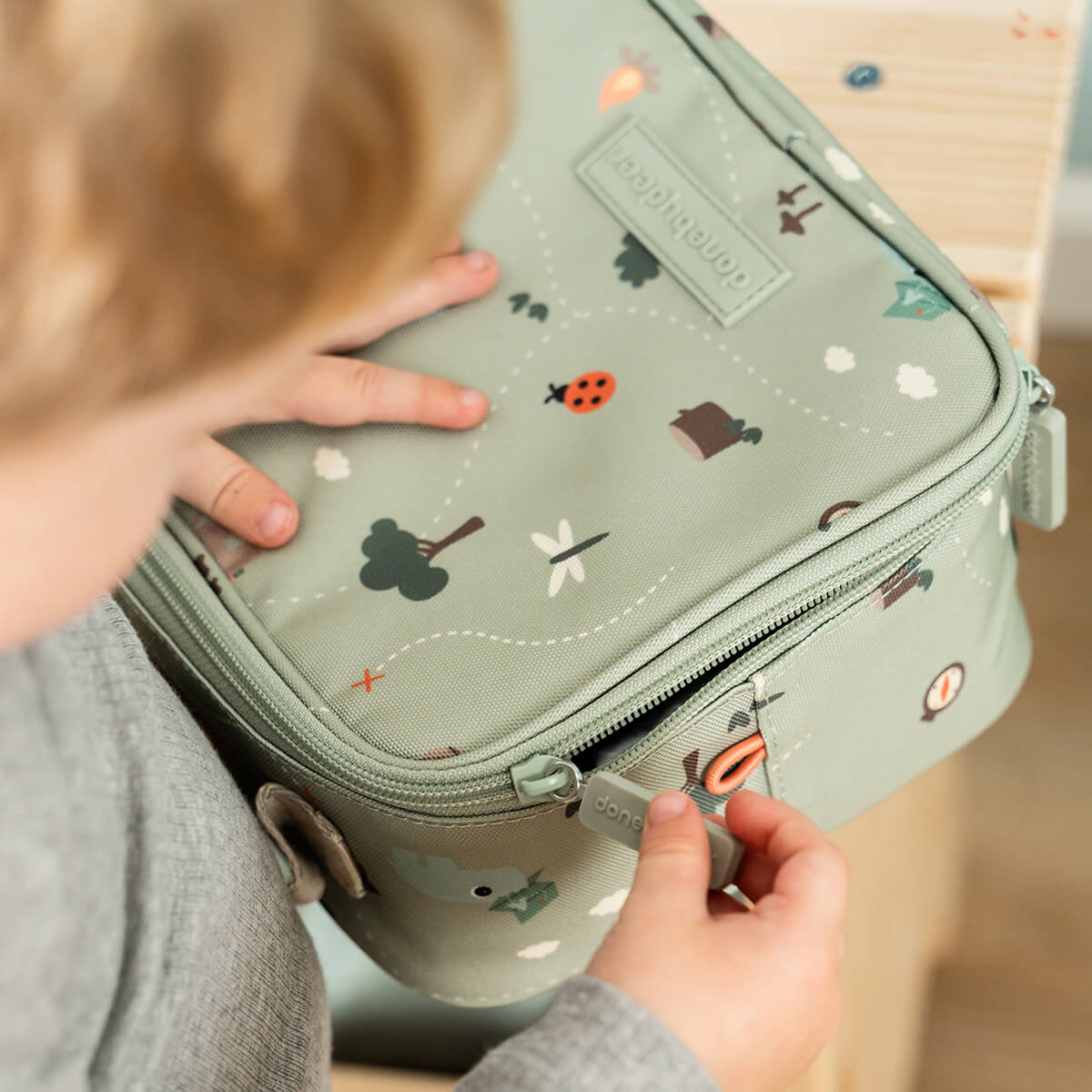 Done by Deer® Izolirana torba za malico Tiny trails Green 2,8l Done by Deer