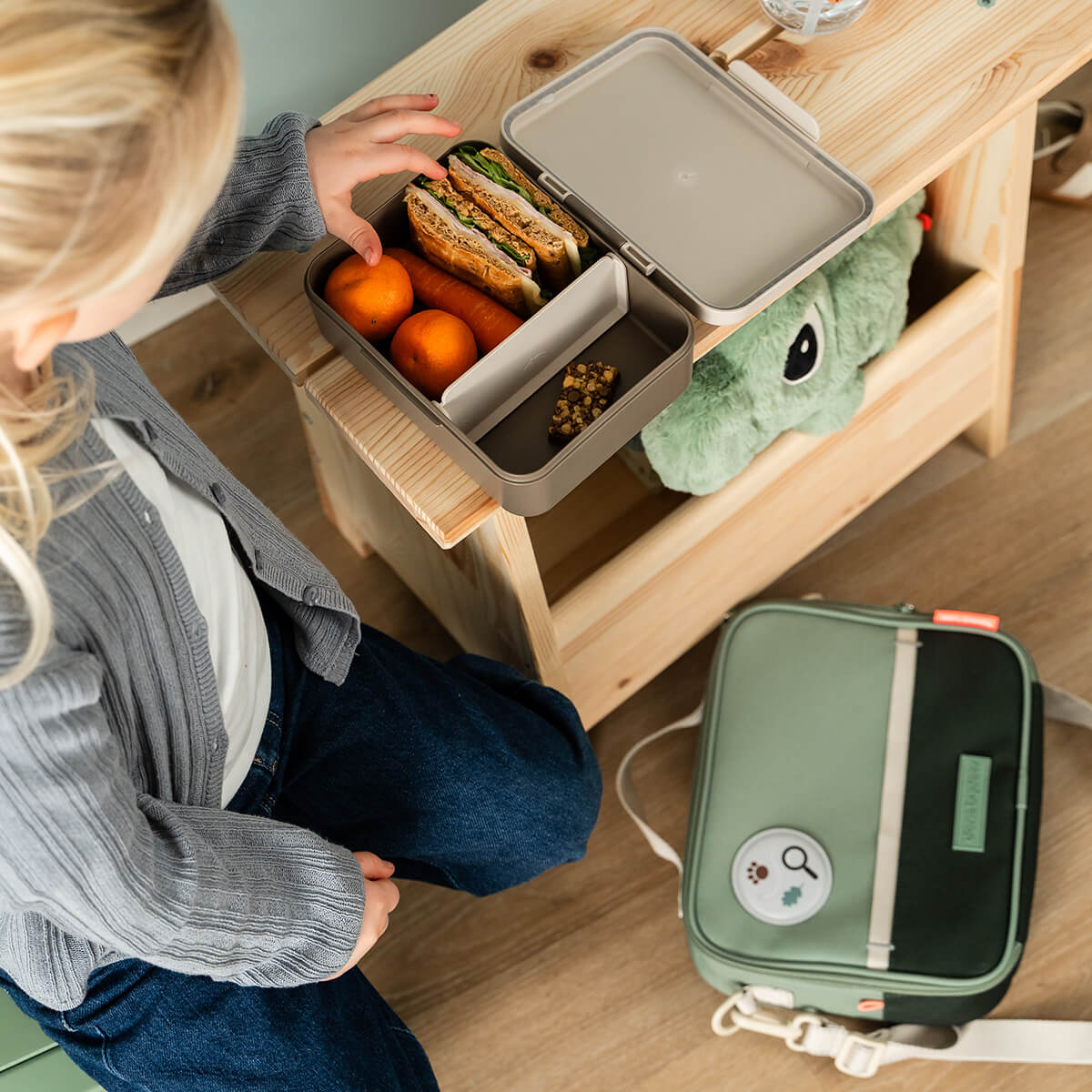 Done by Deer® Izolirana torba za malico Tiny trails Green 4l Done by Deer