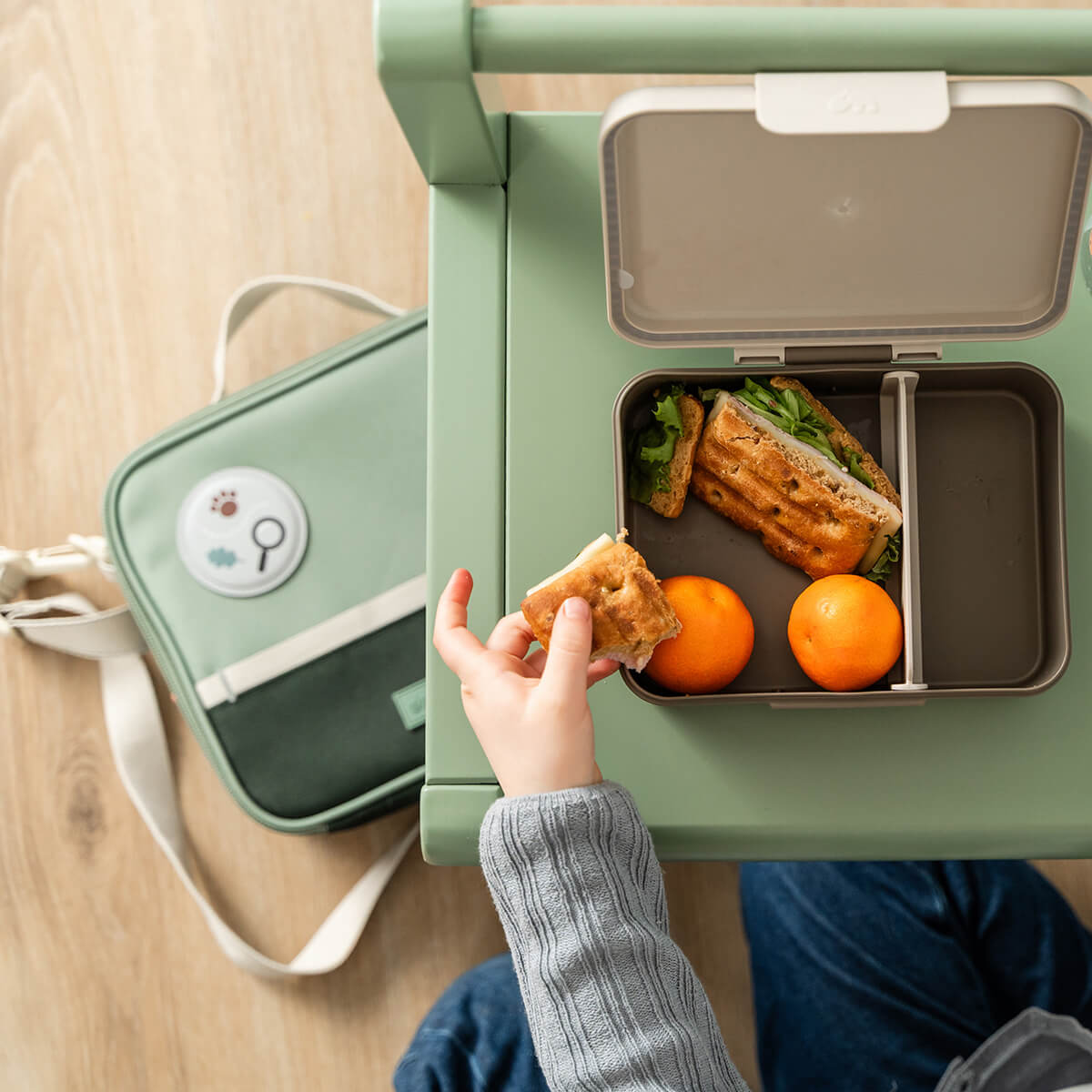 Done by Deer® Izolirana torba za malico Tiny trails Green 4l Done by Deer