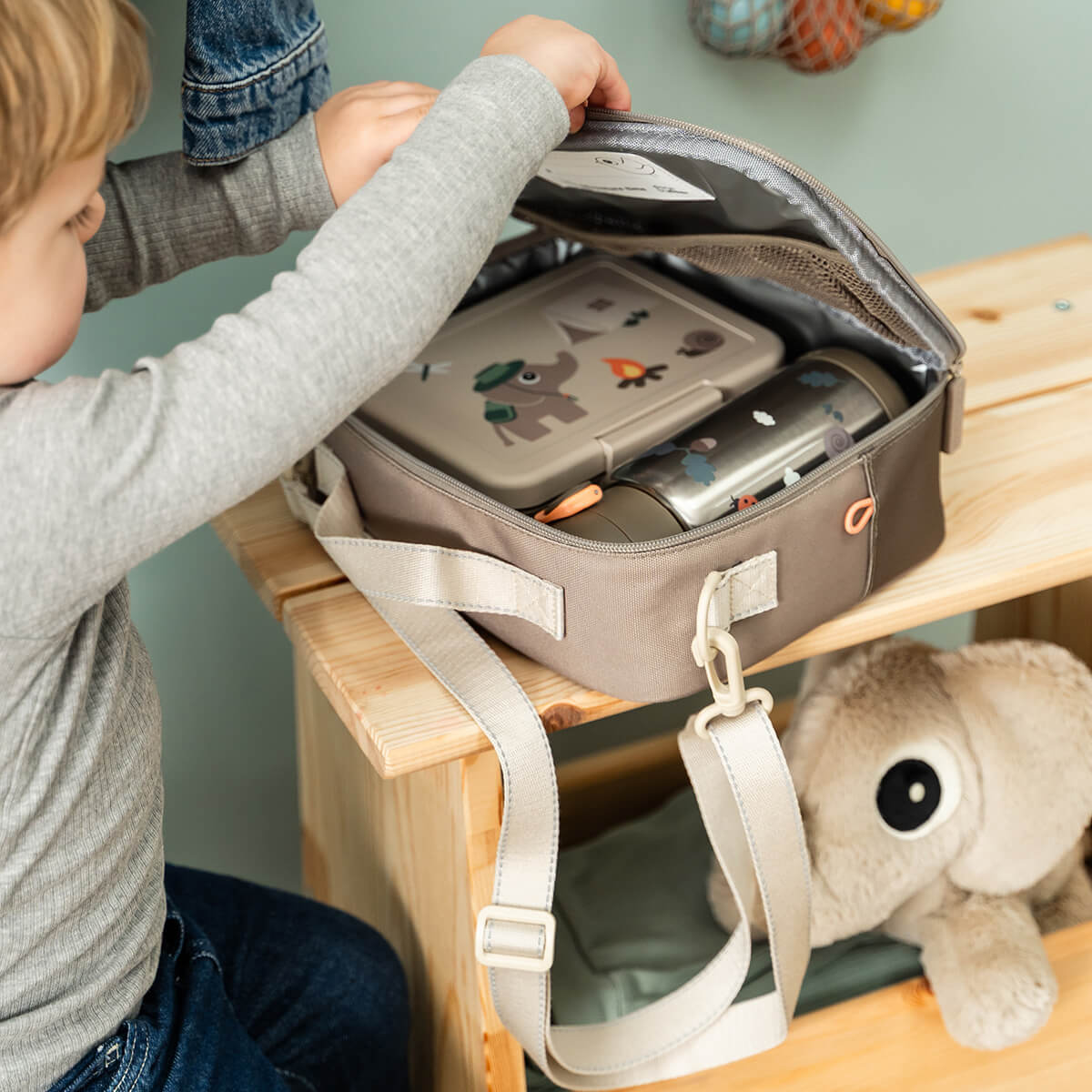 Done by Deer® Izolirana torba za malico Tiny trails Sand 4l Done by Deer