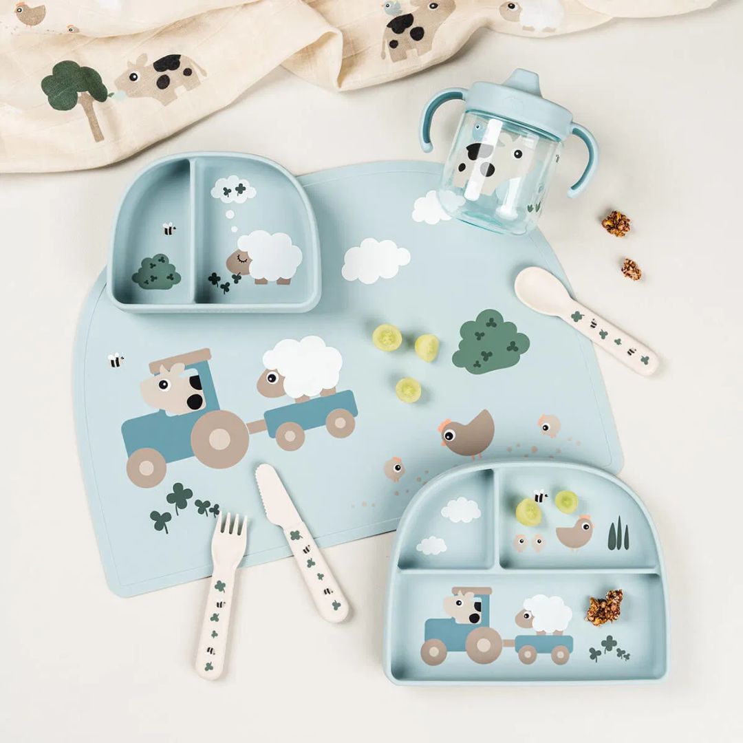 Done by Deer® Lonček s pokrovčkom in ročaji Tiny farm Blue Done by Deer