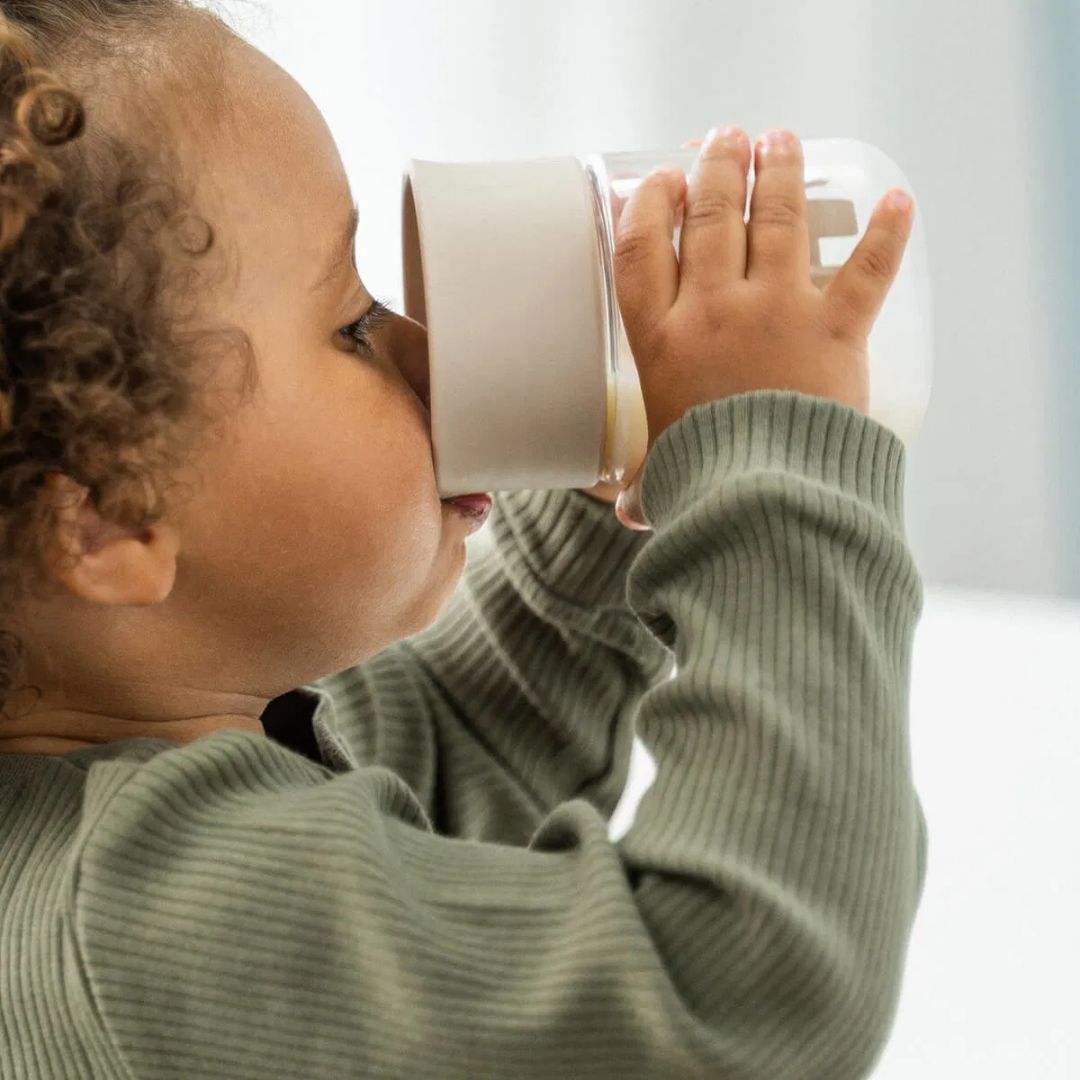 Done by Deer® Lonček za učenje pitja 360° Celebration Sand Done by Deer