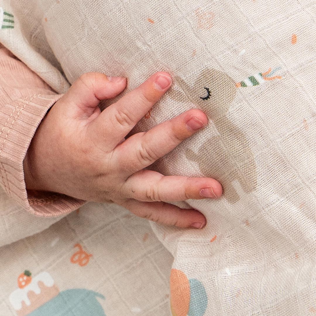 Done by Deer® Povijalna plenička Celebration Powder 120x120 Done by Deer