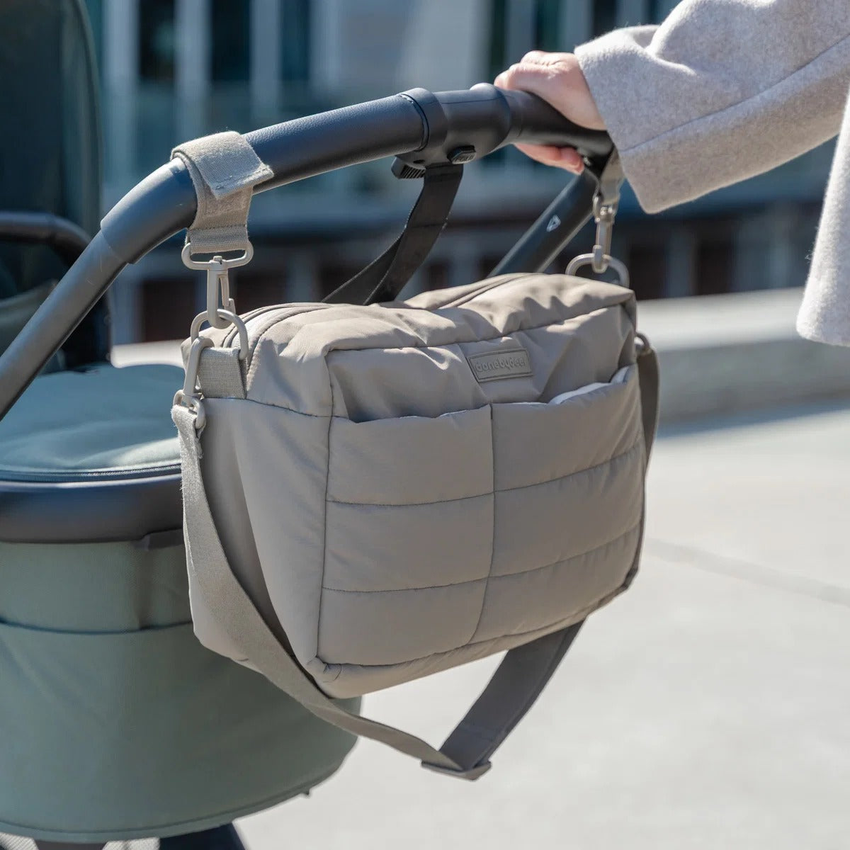 Done by Deer® Quilted stroller bag Taupe