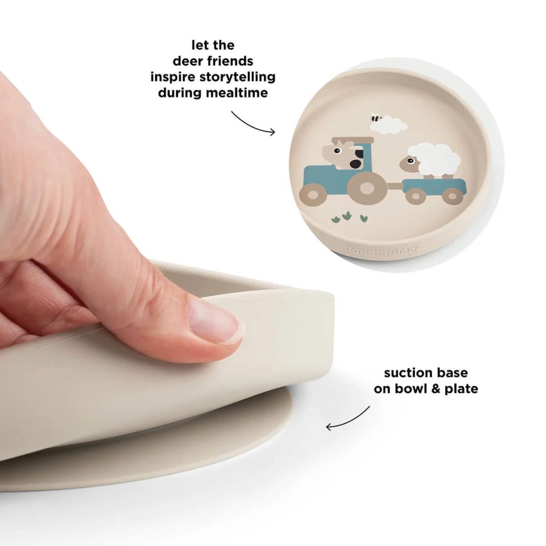 Done by Deer® Silikonski set za hranjenje Stick&Stay Tiny farm Sand Done by Deer