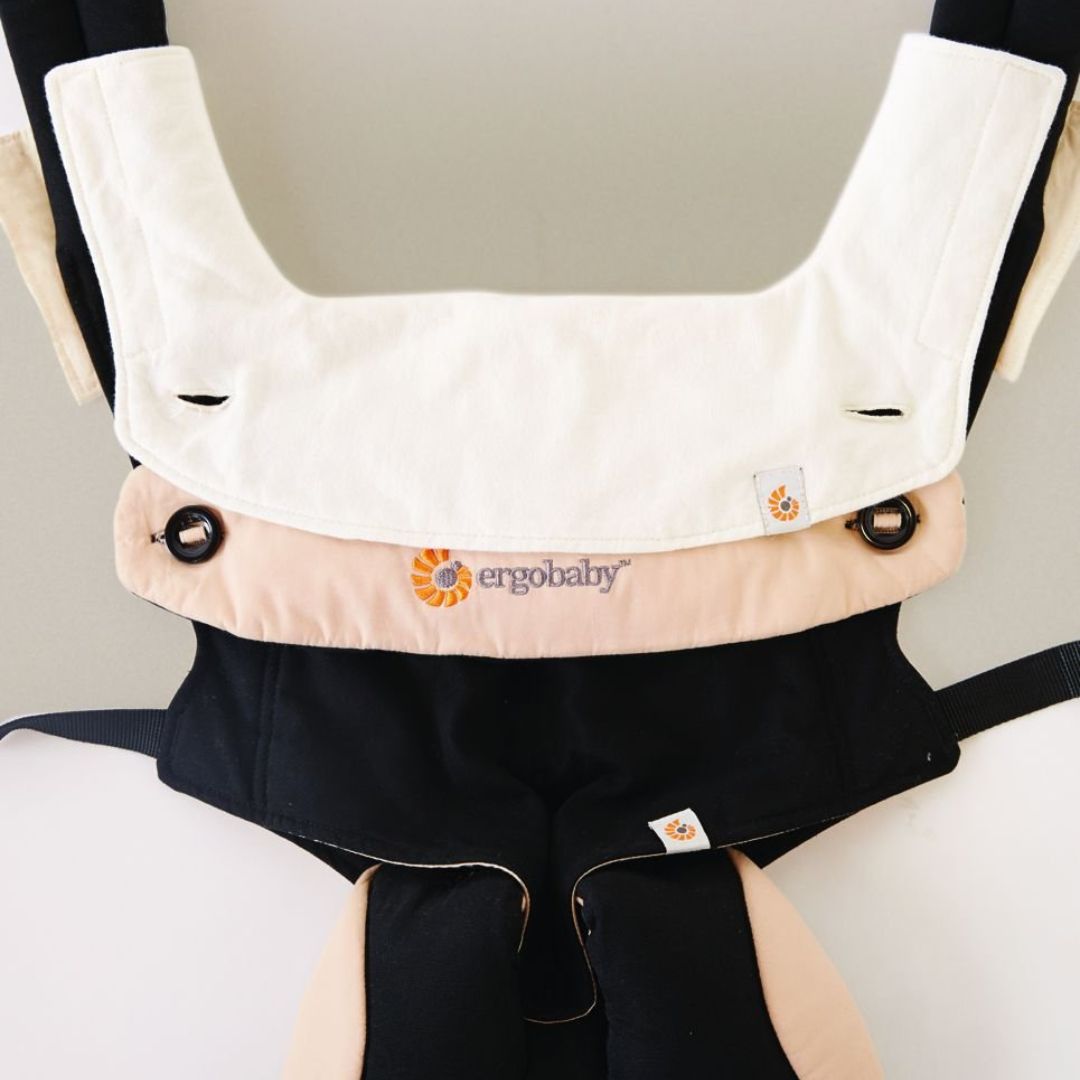 Ergobaby® Blazinice za grizenje in slinček za nosilko Natural