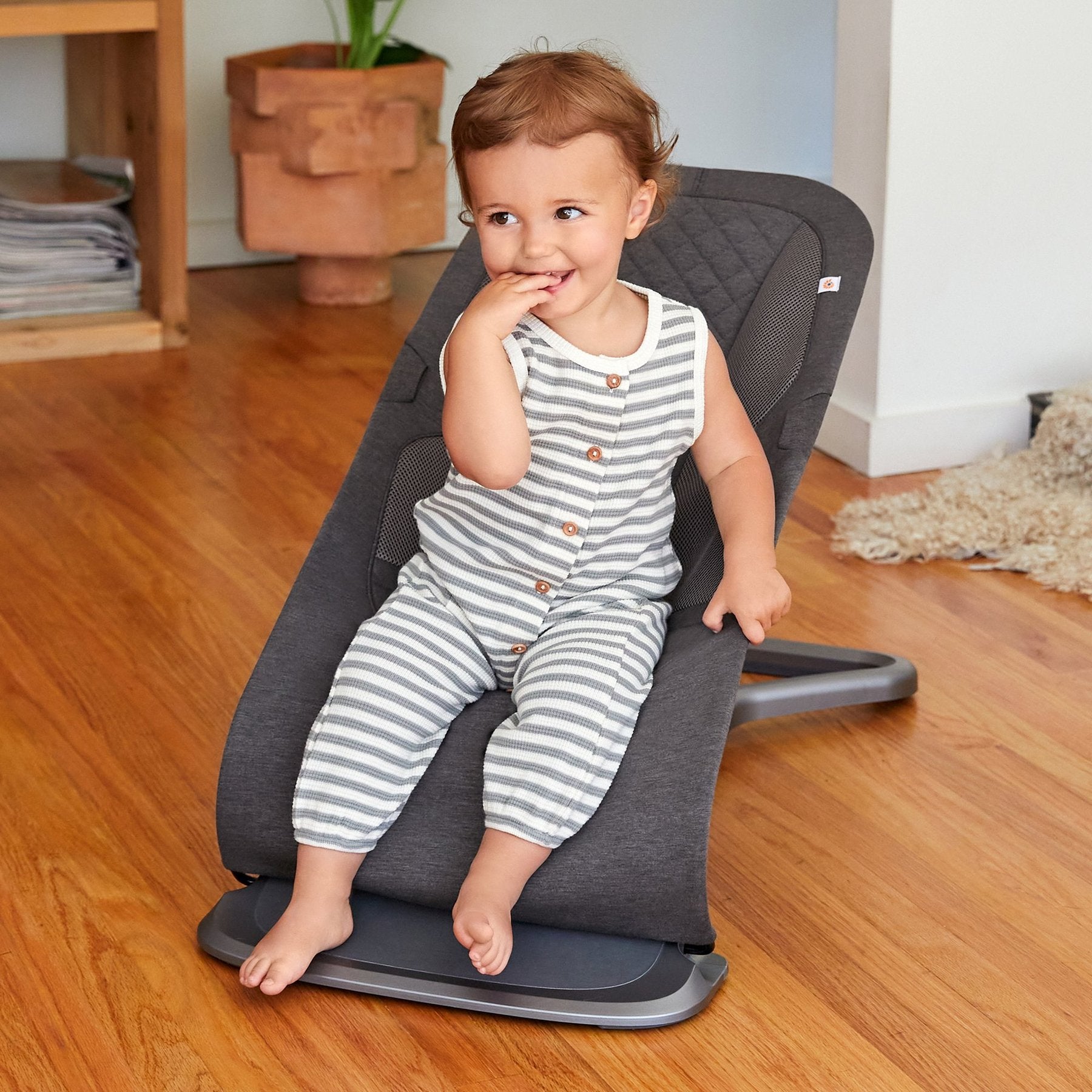 Ergobaby® Evolve ležalnik 3v1 Charcoal Grey