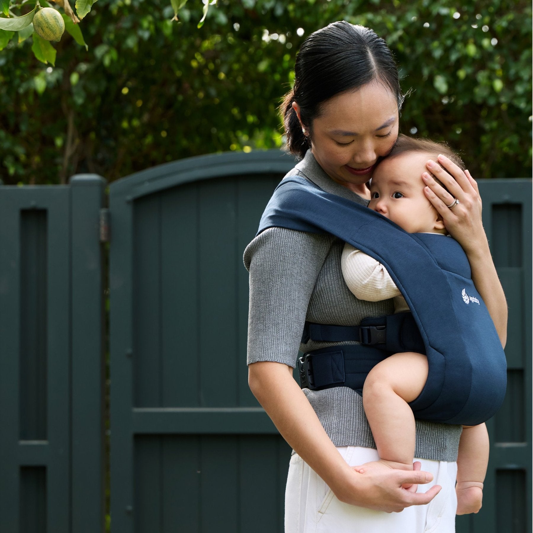 Ergobaby® Nosilka Embrace Midnight Blue