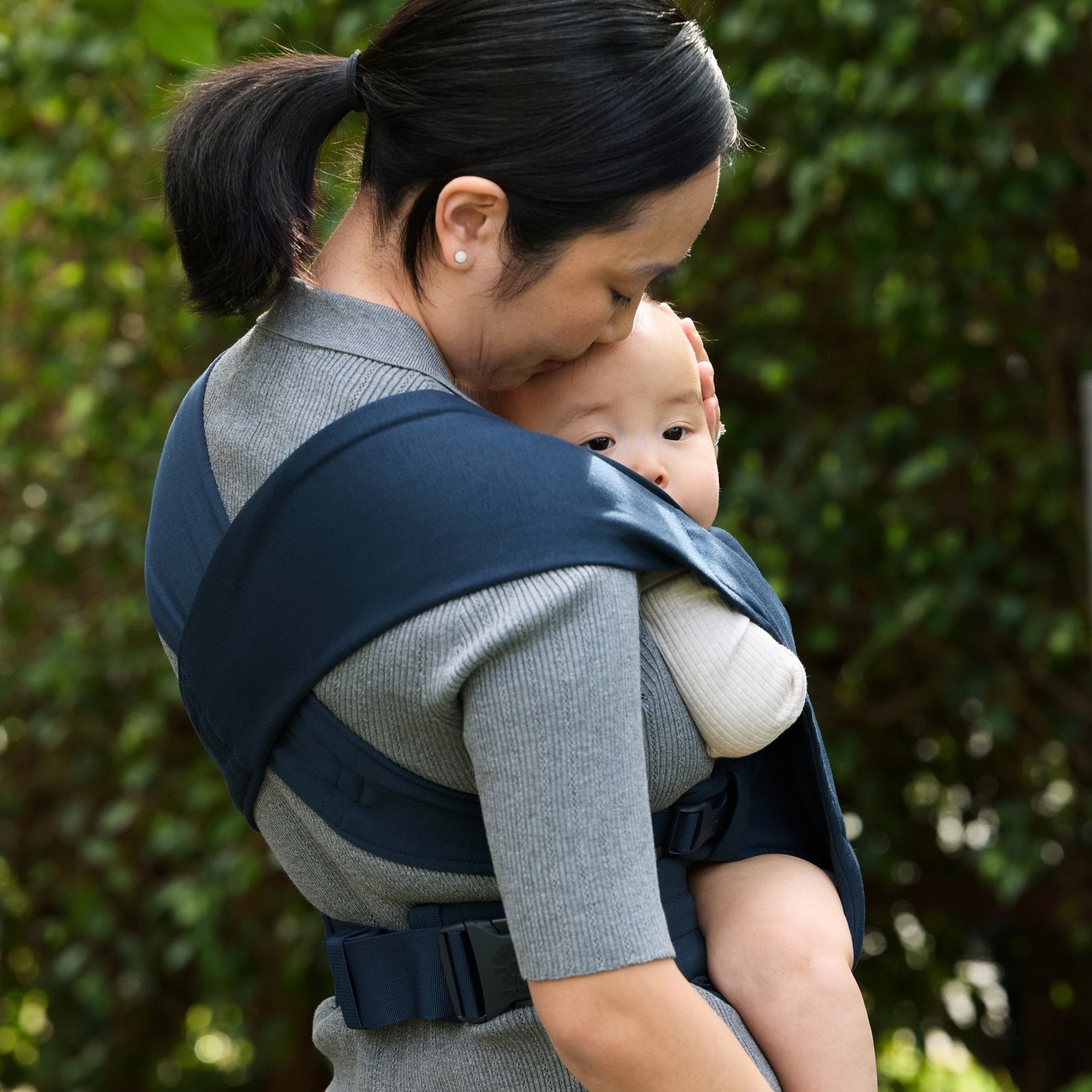 Ergobaby® Nosilka Embrace Midnight Blue