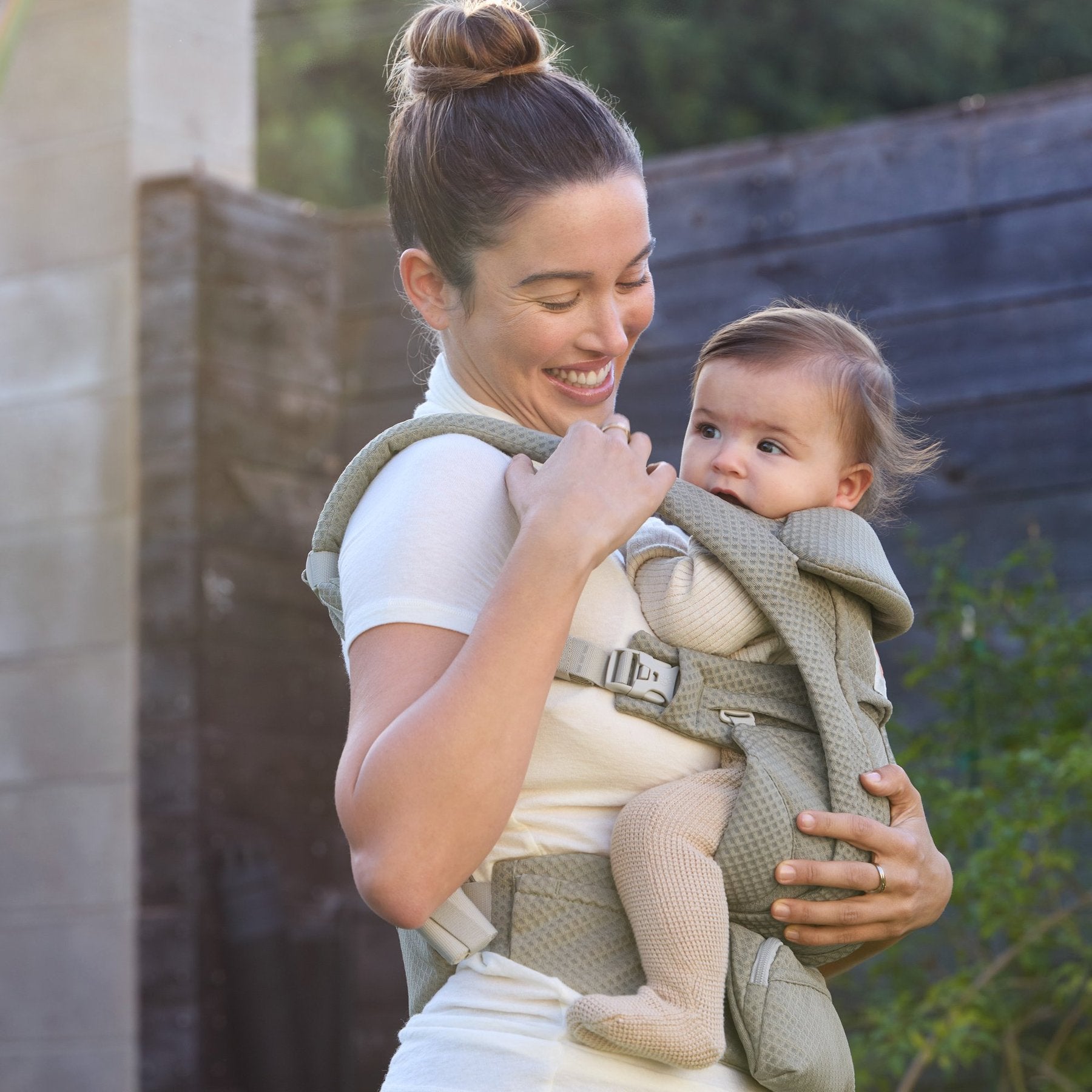 Ergobaby® Nosilka Omni Deluxe Mesh Soft Olive