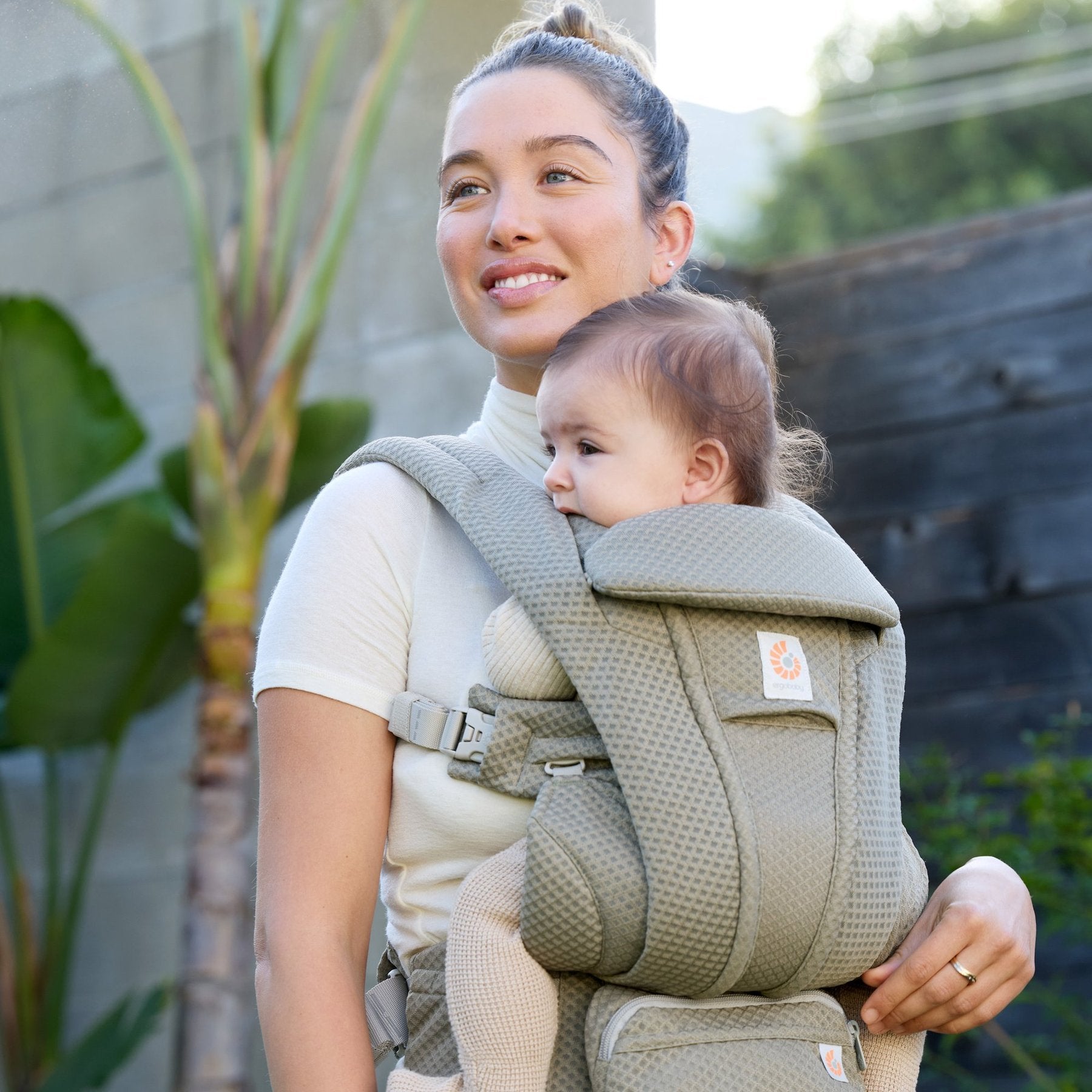 Ergobaby® Nosilka Omni Deluxe Mesh Soft Olive