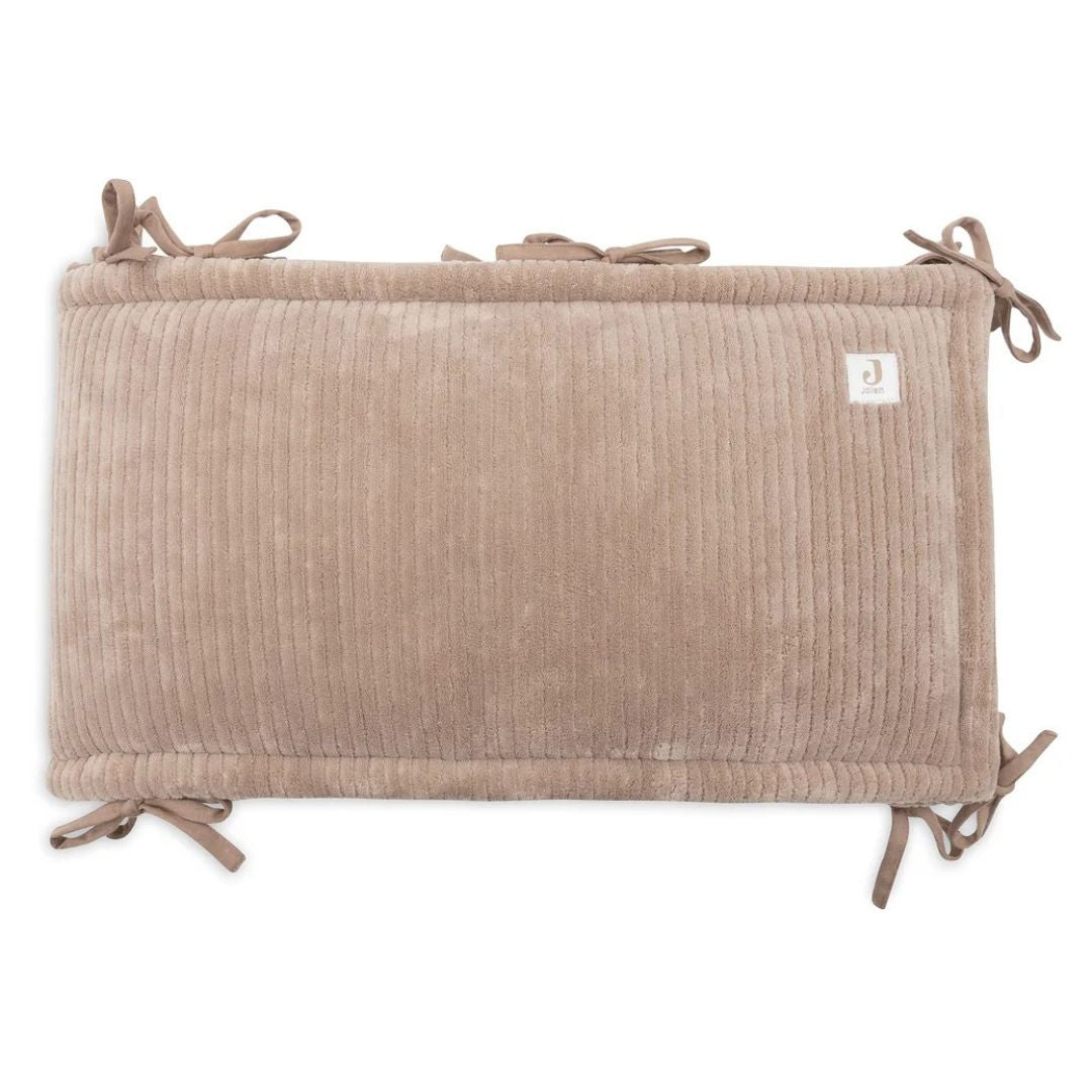 Jollein® Obroba za posteljico Cloudy Rib 180x30 Milky Coffee