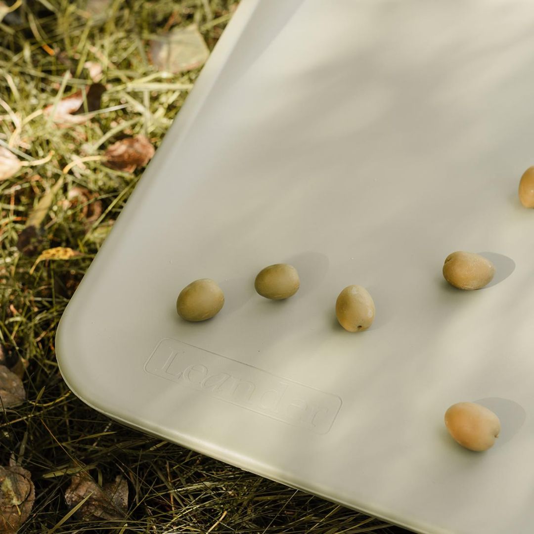 Leander® Previjalna podloga Matty Olive Limited Edition Leander