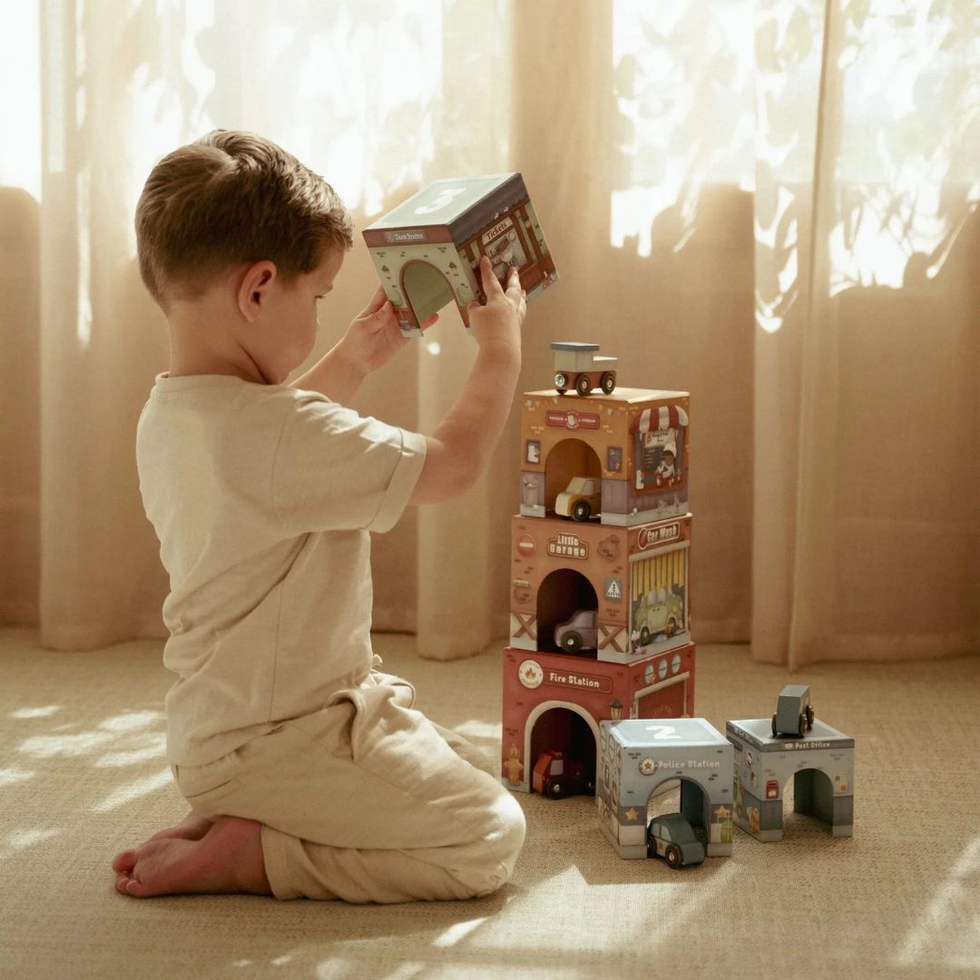 Little Dutch® Piramida iz kock z avtomobilčki Little Dutch